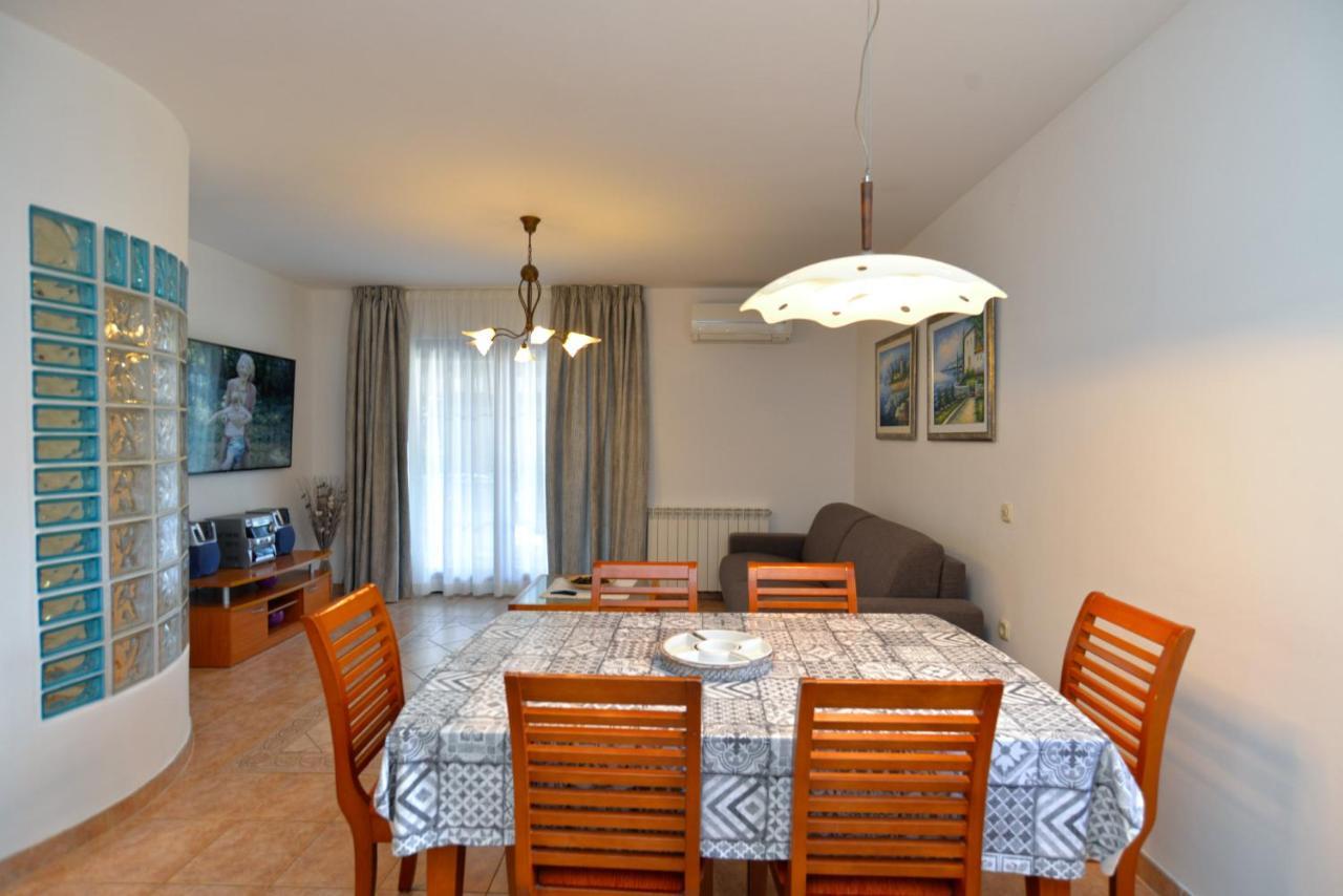 Apartments Elvis 1299 Върсар Екстериор снимка