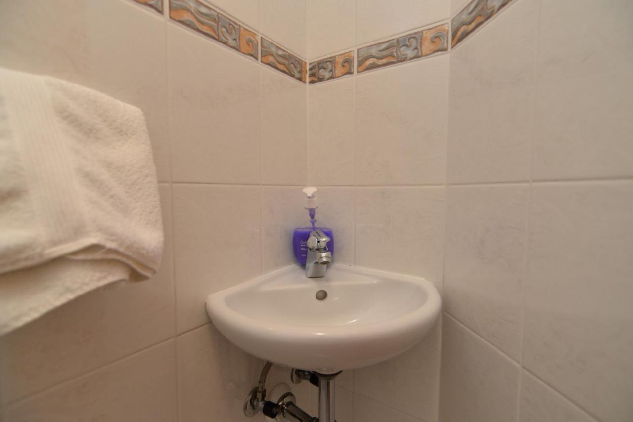 Apartments Elvis 1299 Върсар Екстериор снимка
