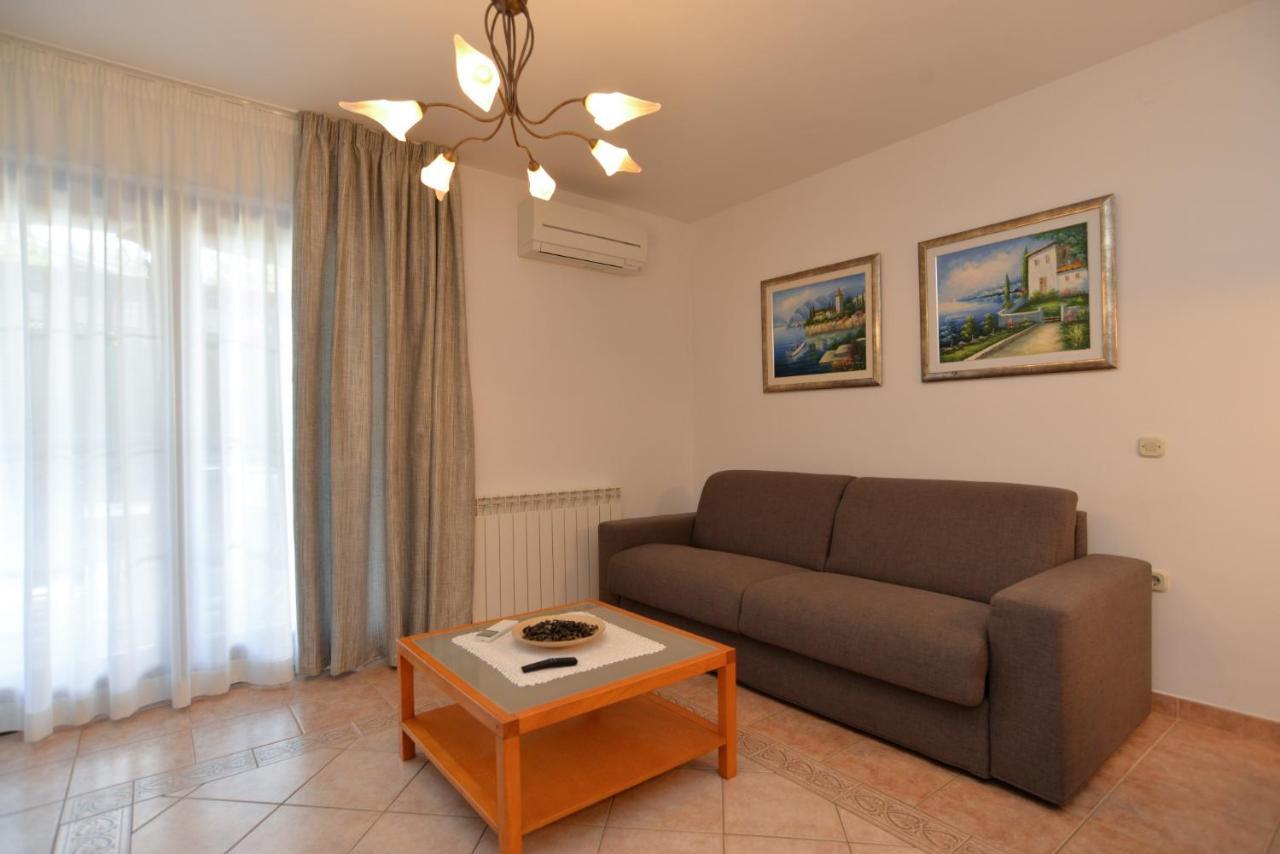 Apartments Elvis 1299 Върсар Екстериор снимка
