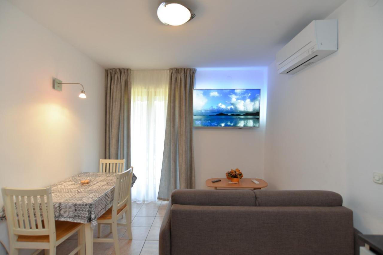 Apartments Elvis 1299 Върсар Екстериор снимка