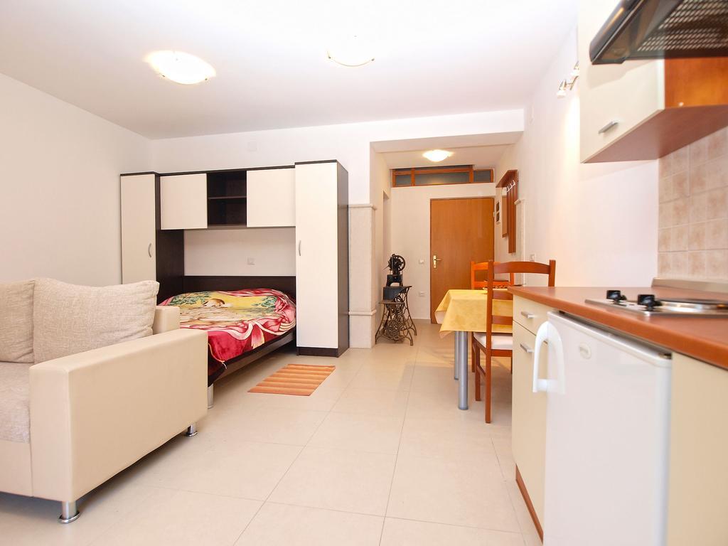 Apartments Elvis 1299 Върсар Екстериор снимка