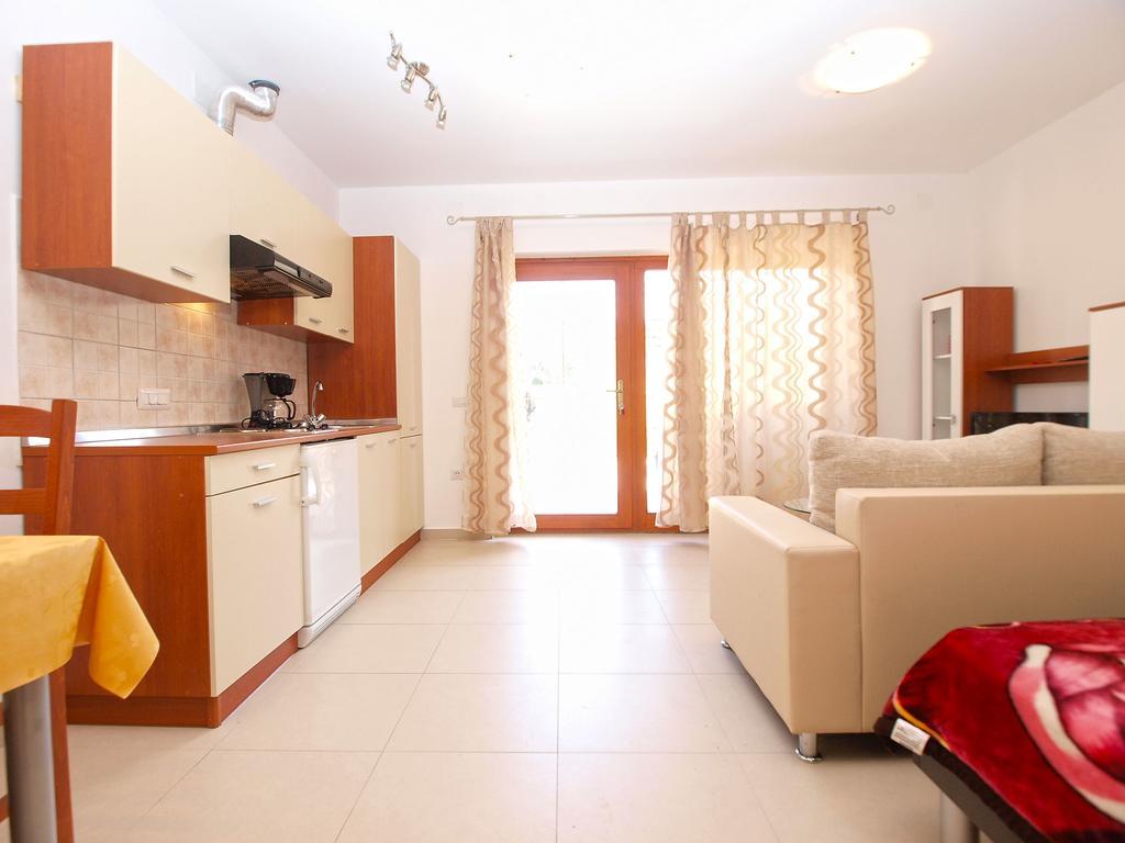Apartments Elvis 1299 Върсар Екстериор снимка