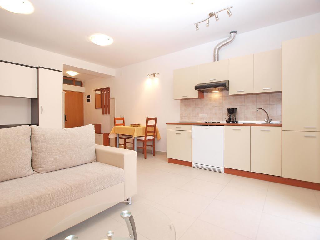 Apartments Elvis 1299 Върсар Екстериор снимка